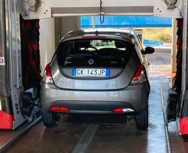 Locali uso garage autolavaggio