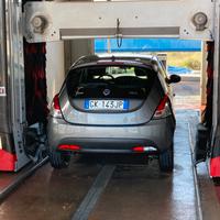 Locali uso garage autolavaggio