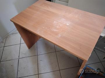 Scrivania in legno