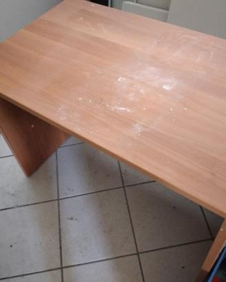 Scrivania in legno
