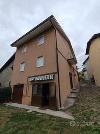 Porzione terra-tetto di casa bifamiliare in sasso