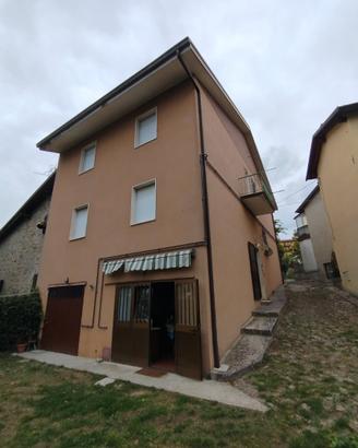 Porzione terra-tetto di casa bifamiliare in sasso