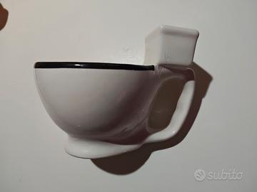TAZZA in ceramica a forma di WC