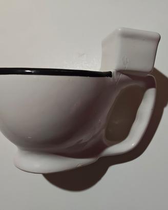 TAZZA in ceramica a forma di WC