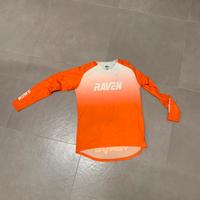 tuta completa di protezioni marchio raven