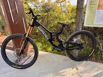 Santa cruz v10 tg. M