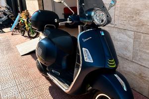 Piaggio Vespa 310 GTS hpe Super Tech
