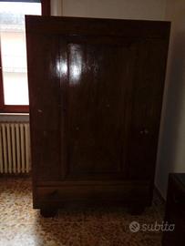 Armadio in stile country per case di campagna