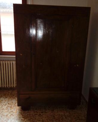 Armadio in stile country per case di campagna