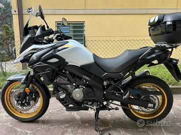 Moto Suzuki V-Strom 650 (2023)