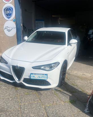 Alfa Romeo Giulia 2.2 Turbodiesel 210 CV AT8 AWD Q