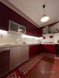 Cucina laccata rossa