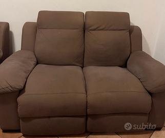 Divano con due recliner elettrici