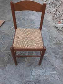 sedie in legno con seduta in paglia