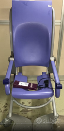 Poltrona WC ARJO CARINO con sollevamento assistito