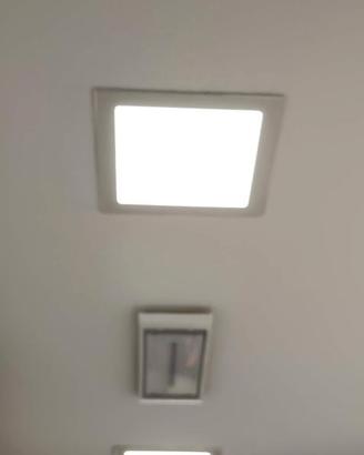 faretti per soffitta negozio LUCE NATURALE