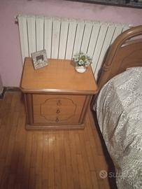comodino in legno
