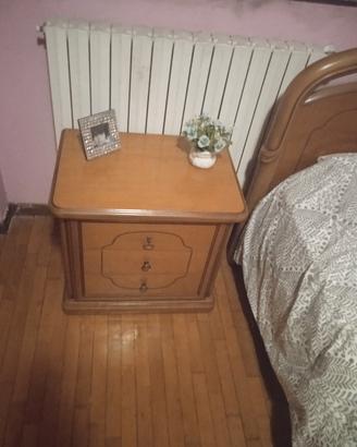 comodino in legno