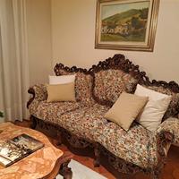 Salotto completo in stile barocco.