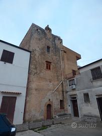 Casa indipendente con terreno in baglio antico P34