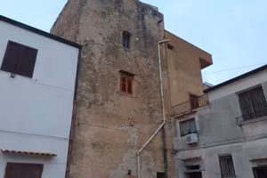 Casa indipendente con terreno in baglio antico P34