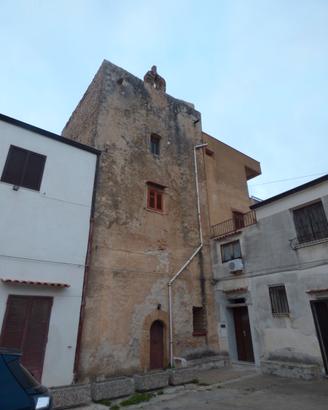 Casa indipendente con terreno in baglio antico P34