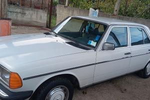 MERCEDES depoca 240D del 1979
