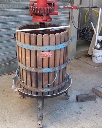 Torchio e Pigiadiraspatrice per Uva Vino