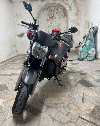 Suzuki gsr  600 versione yoshimura