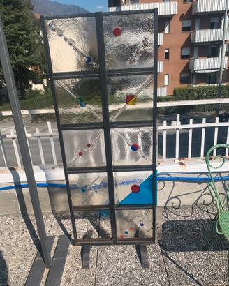 Separe’ in ferro e piastrelle in vetro