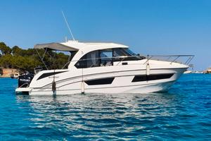 Beneteau Antares 9 con  motori nuovi