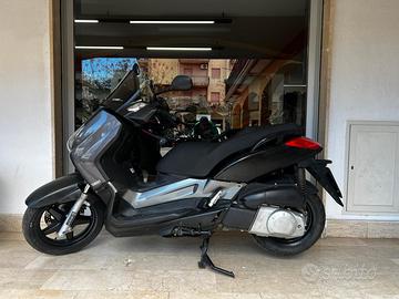 YAMAHA X-MAX 250