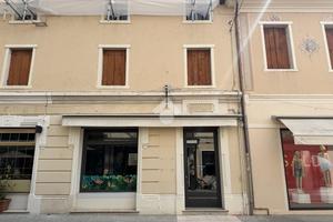NEGOZIO A MONTEBELLUNA