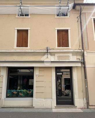 NEGOZIO A MONTEBELLUNA