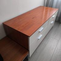 2 mobili sotto parete attrezzata