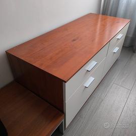 2 mobili sotto parete attrezzata