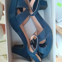 Scarpe con tacco blu mezzanotte