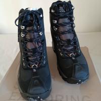 scarponi da montagna e guanti