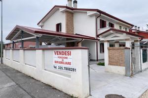 Casa a schiera di testa