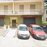 Negozio in zona residenziale vicino al centro