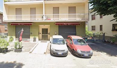 Negozio in zona residenziale vicino al centro