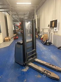 Stoccatore transpallet elettrico