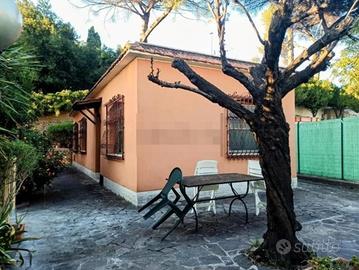 TRULLO BILOCALE ARREDATO CON GiARDINO PRIVATO