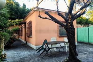 TRULLO BILOCALE ARREDATO CON GiARDINO PRIVATO