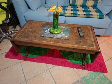 Tavolino da salotto in legno e pelle vintage 