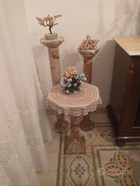 Colonne e tavolino in marmo