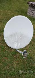 Antenna parabolica diam 80 cm con attacco a muro