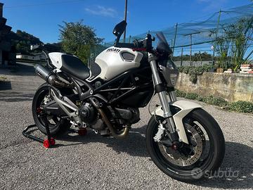 Ducati Monster 696