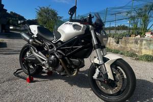 Ducati Monster 696
