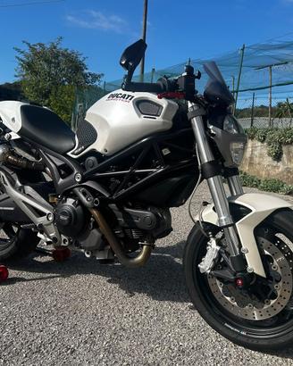 Ducati Monster 696